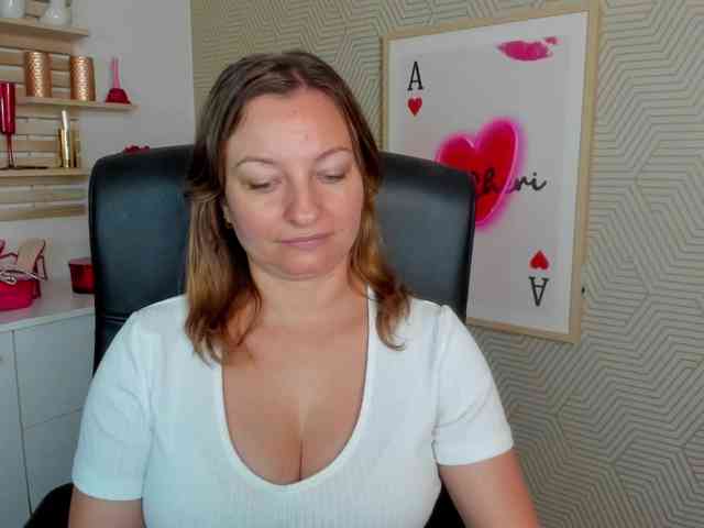 angelaLove13 webcam
