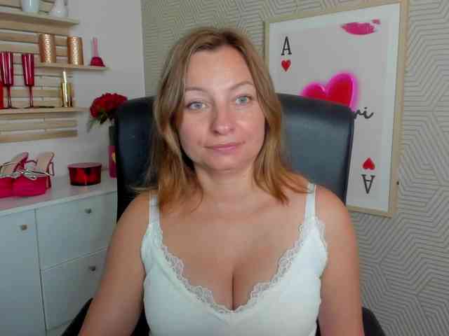 angelaLove13 webcam