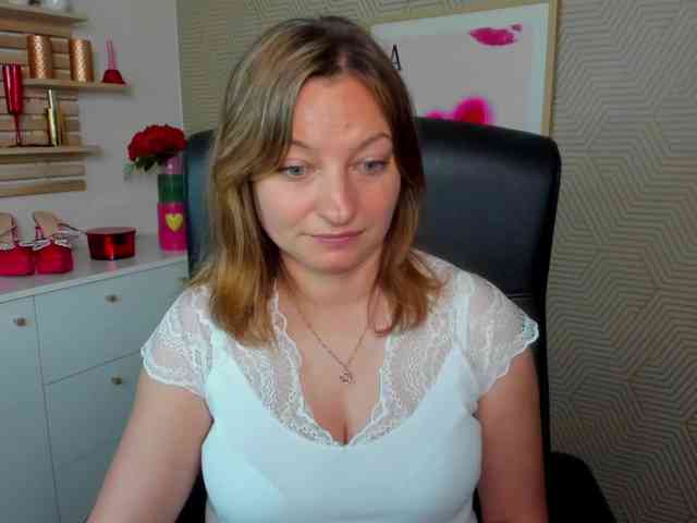 angelaLove13 webcam