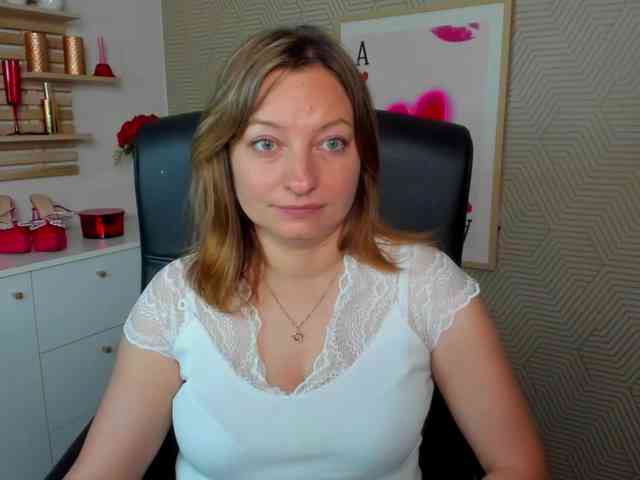 angelaLove13 webcam