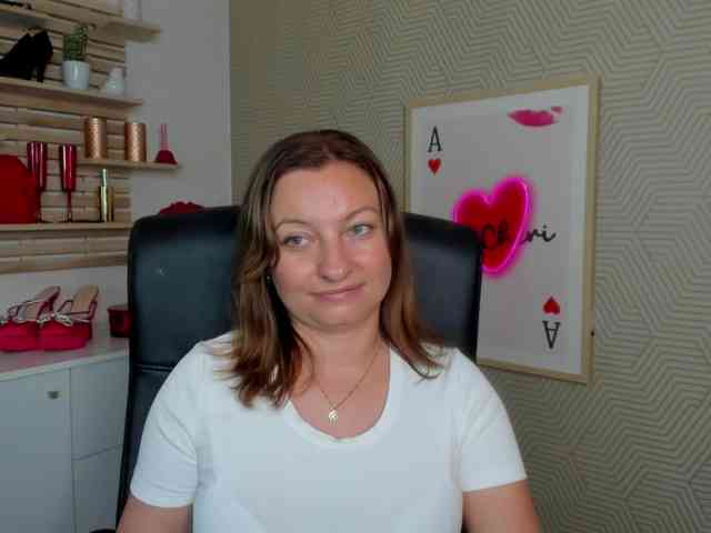 angelaLove13 webcam