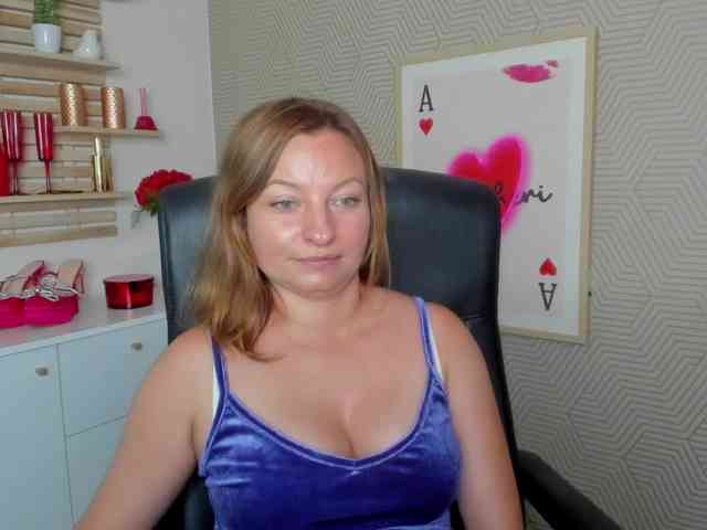 angelaLove13 webcam