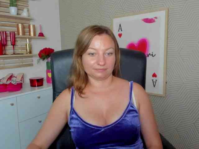 Model: angelaLove13