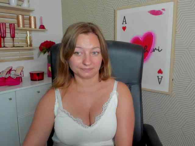 angelaLove13 webcam