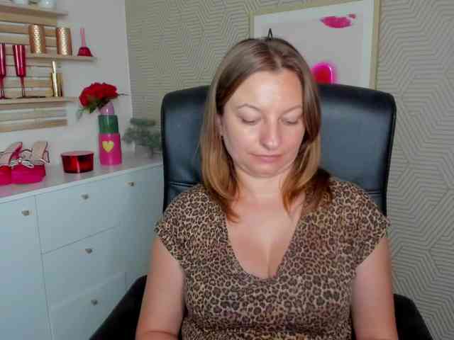 angelaLove13 webcam