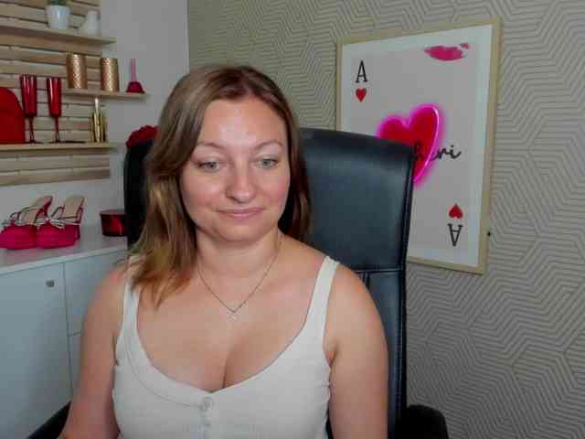 angelaLove13 webcam