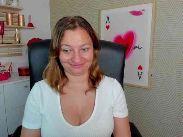 angelaLove13 webcam
