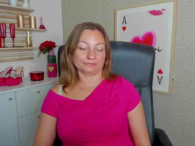 angelaLove13 webcam