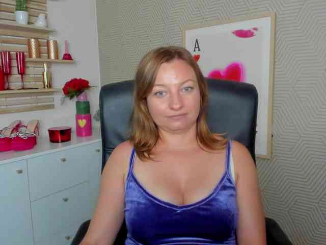 angelaLove13 webcam