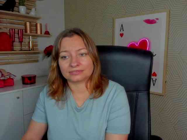 angelaLove13 webcam