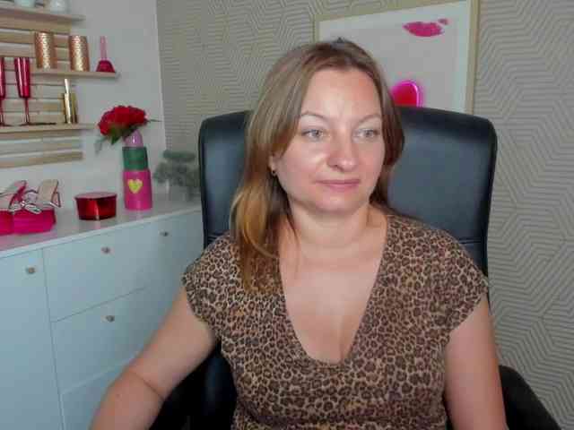 angelaLove13 webcam