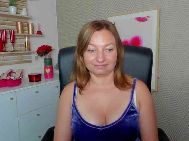 angelaLove13 webcam