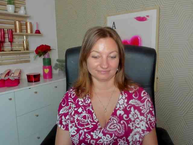 angelaLove13 webcam