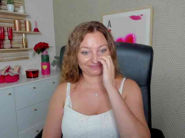 angelaLove13 webcam