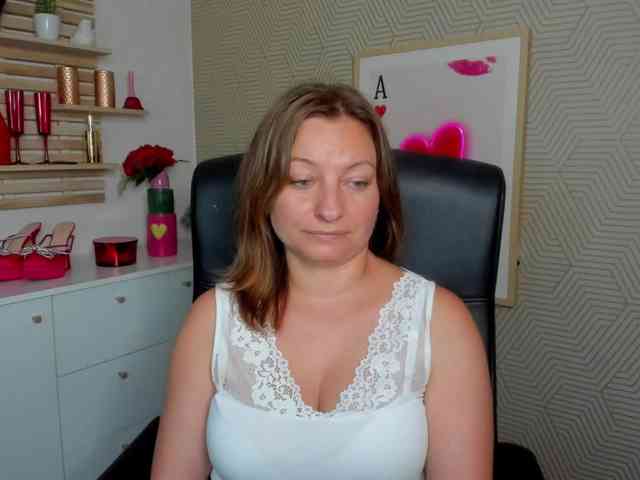 angelaLove13 webcam