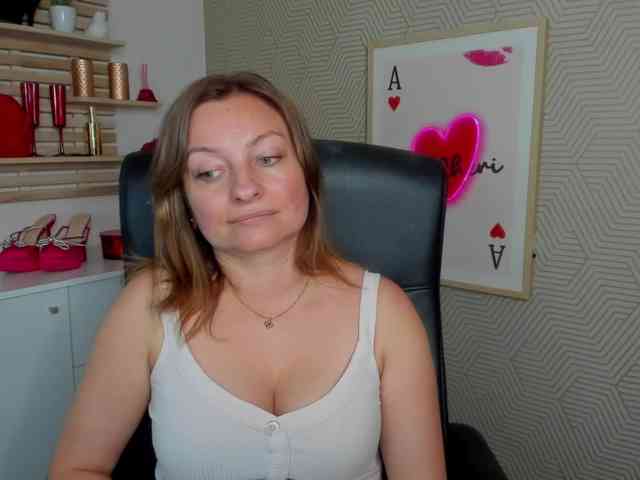 angelaLove13 webcam
