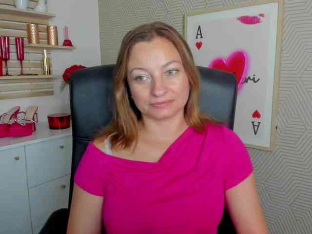 angelaLove13 webcam