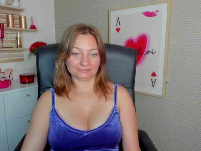 angelaLove13 webcam