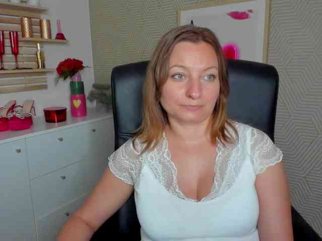 angelaLove13 webcam