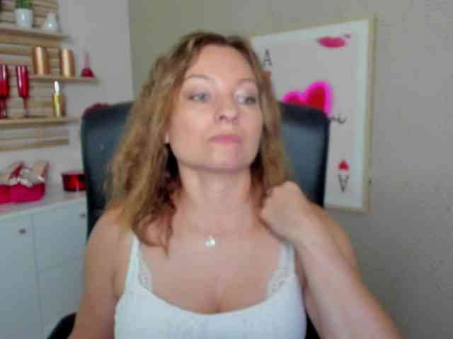 angelaLove13 webcam
