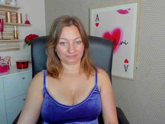 angelaLove13 webcam