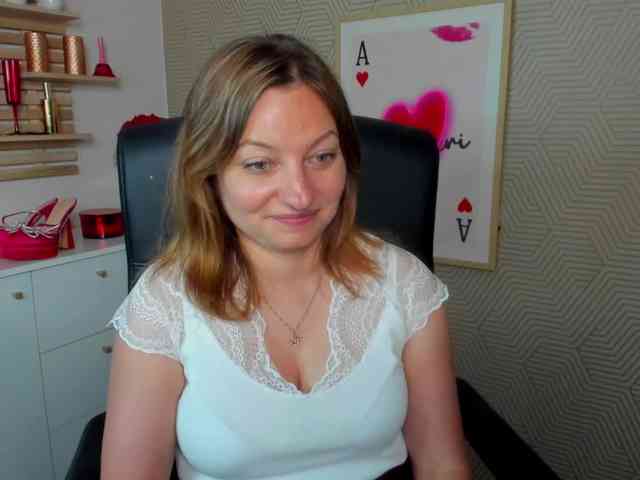 angelaLove13 webcam