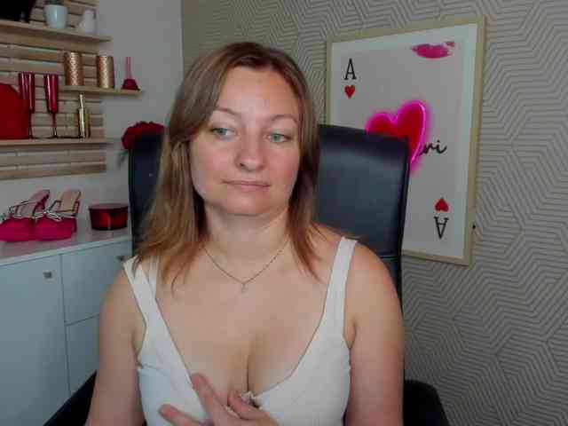 angelaLove13 webcam