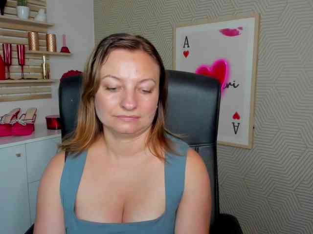 angelaLove13 webcam