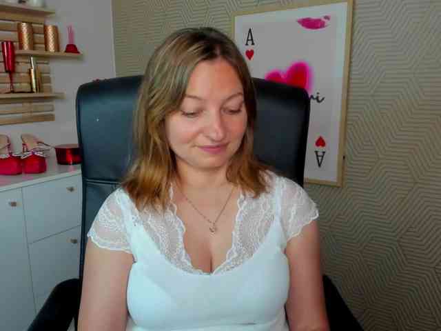 angelaLove13 webcam