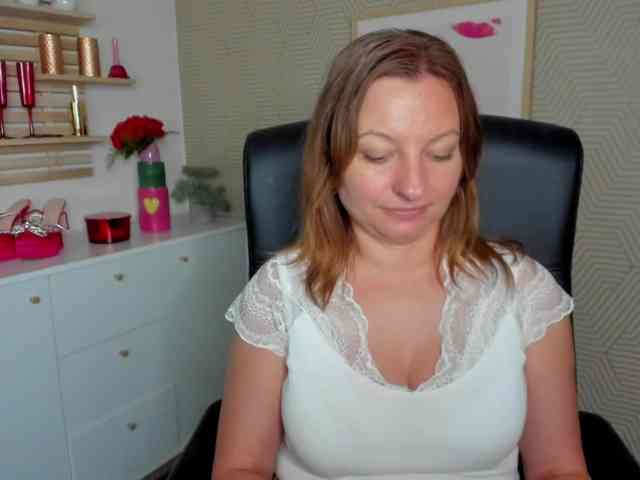 angelaLove13 webcam