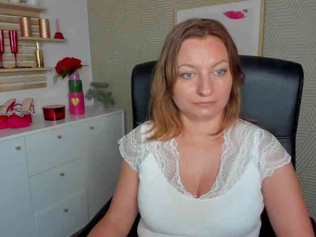 angelaLove13 webcam