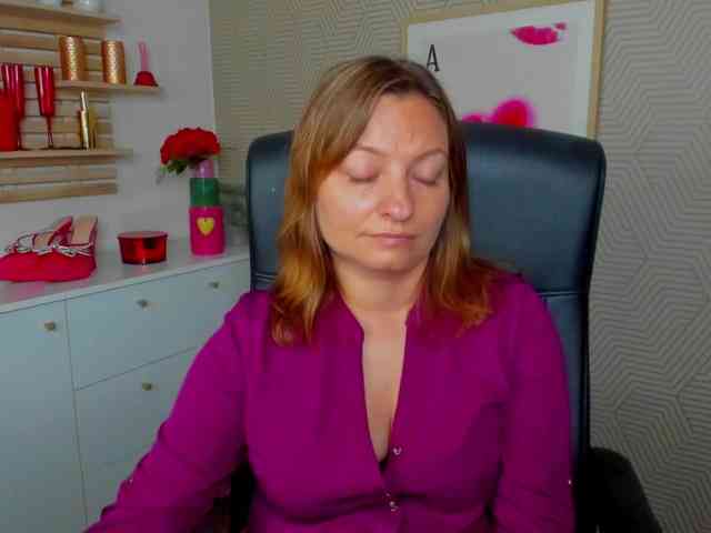 angelaLove13 webcam