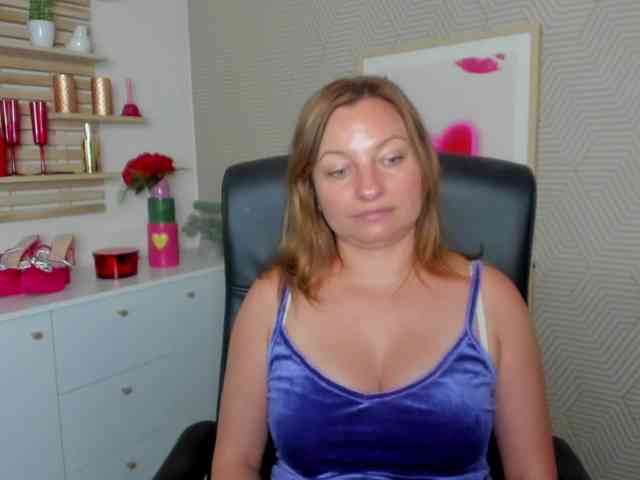 angelaLove13 webcam