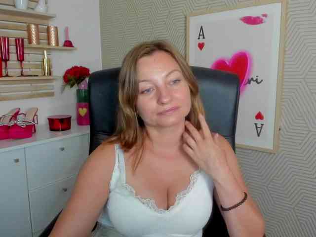 angelaLove13 webcam