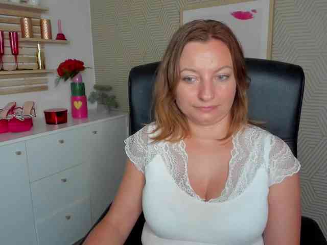 angelaLove13 webcam