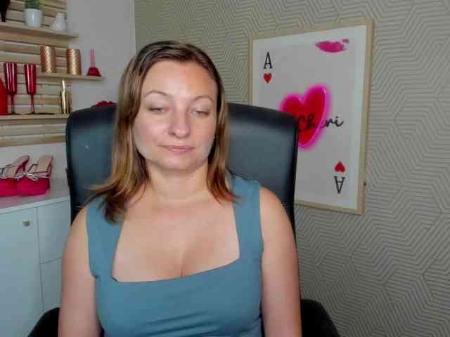 angelaLove13 webcam