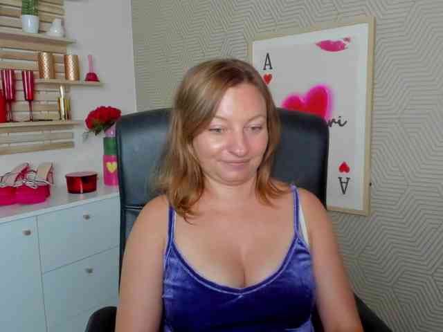 angelaLove13 webcam
