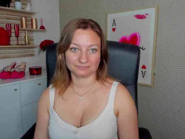 angelaLove13 webcam