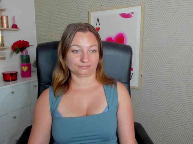 angelaLove13 webcam