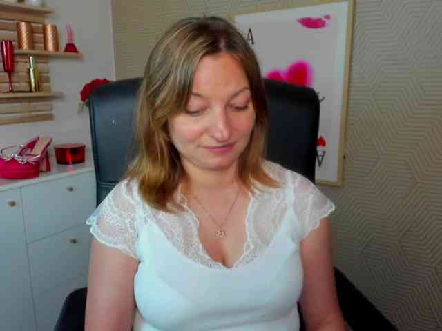angelaLove13 webcam