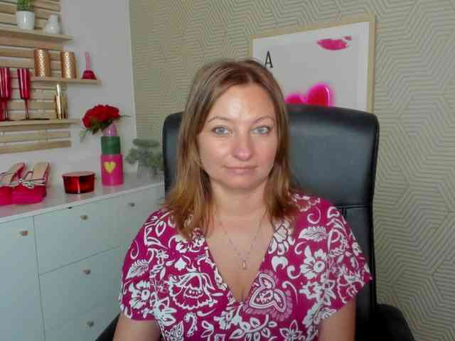 angelaLove13 webcam