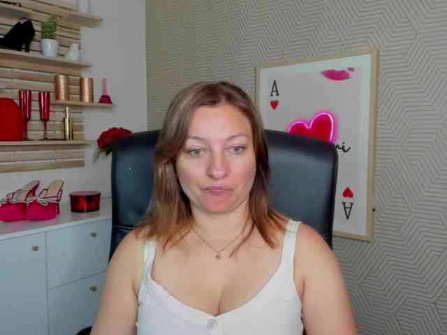 angelaLove13 webcam