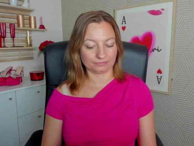 angelaLove13 webcam