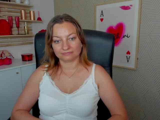 angelaLove13 webcam