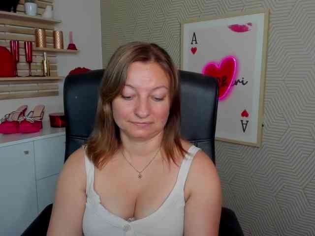 angelaLove13 webcam