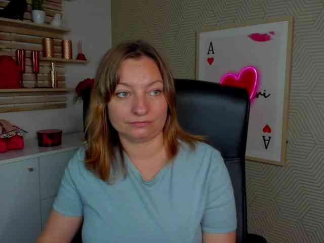 angelaLove13 webcam