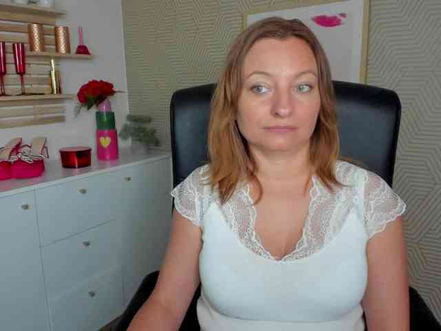 angelaLove13 webcam