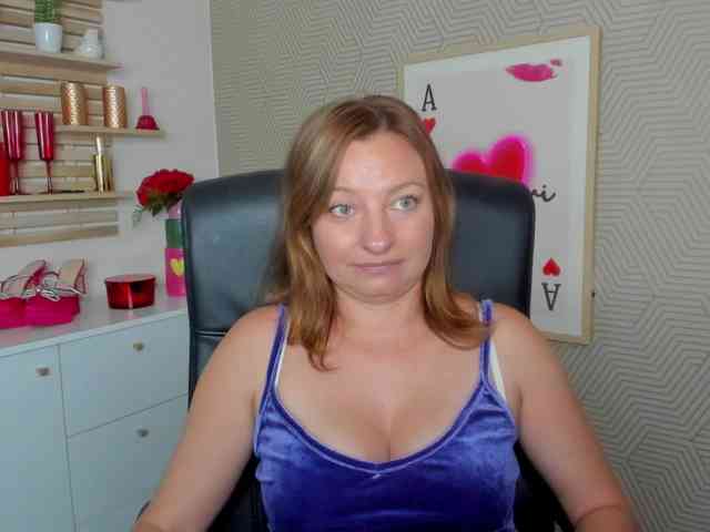angelaLove13 webcam