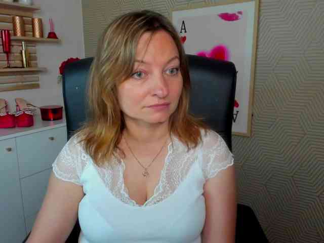 angelaLove13 webcam