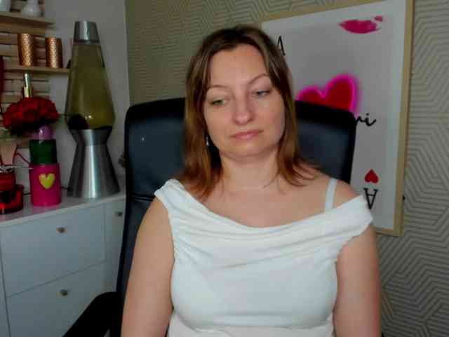 angelaLove13 webcam